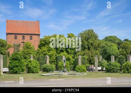 Springbrunnen Kugelläuferin, Zeltinger Platz, Frohnau, Reinickendorf, Berlino, Deutschland *** Fountain Kugelläuferin, Zeltinger Platz, Frohnau, Reinickendorf, Berlino, Germania Foto Stock