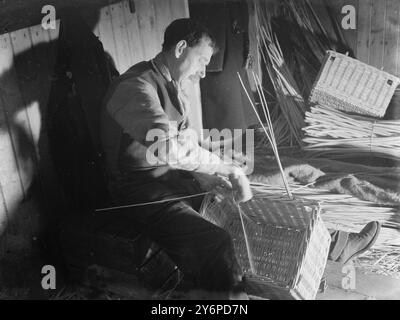 Produzione di cesti (163 anni) Mr. J. Scott . 26 gennaio 1948 Foto Stock