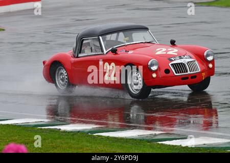 Neil Burnside, MG MGA Twin Cam, Fordwater Trophy, una gara di venticinque minuti per piloti singoli per vetture GT e sportive basate sulla produzione che hanno gareggiato nella Foto Stock