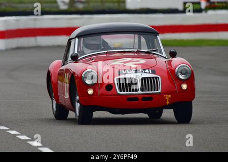 Neil Burnside, MG MGA Twin Cam, Fordwater Trophy, una gara di venticinque minuti per piloti singoli per vetture GT e sportive basate sulla produzione che hanno gareggiato nella Foto Stock