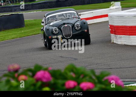 Marc Gordon, Jaguar XK150 FHC, Fordwater Trophy, una gara di venticinque minuti per piloti singoli per vetture GT e sportive basate sulla produzione che hanno gareggiato nel Foto Stock