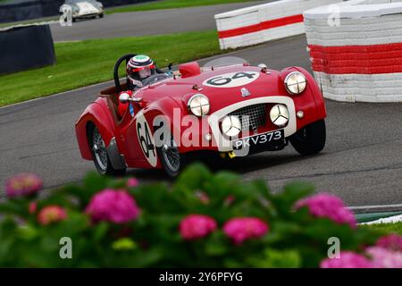 Geoff Gordon, Triumph TR2, Fordwater Trophy, una gara di venticinque minuti per auto GT e sportive che ha gareggiato nell'anno Foto Stock