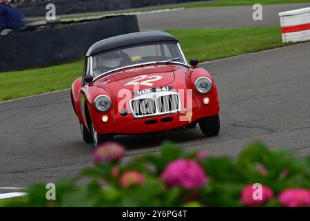 Neil Burnside, MG MGA Twin Cam, Fordwater Trophy, una gara di venticinque minuti per piloti singoli per vetture GT e sportive basate sulla produzione che hanno gareggiato nella Foto Stock