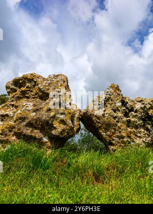 The King's Men, un cerchio di pietre che fu costruito nel tardo neolitico o nella prima età del bronzo, parte delle Rollright Stones nell'Oxfordshire nel Regno Unito Foto Stock