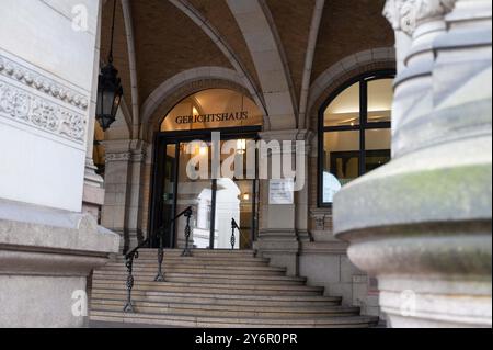 Brema, Germania. 25 settembre 2024. L'ingresso alla corte lunga di Brema. Crediti: Alicia Windzio/dpa/Alamy Live News Foto Stock