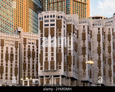 Makkah, Arabia Saudita - 18 maggio 2024: Fantastico hotel vicino a Masjid al Haram con interni dal design unico. Foto Stock