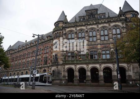 Brema, Germania. 25 settembre 2024. L'edificio della corte lunga di Brema. Crediti: Alicia Windzio/dpa/Alamy Live News Foto Stock