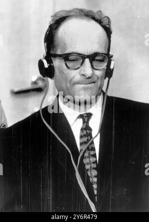 LAW & ORDER ADOLPH EICHMANN ASCOLTA LA CONDANNA A MORTE MORDE LABBRA A GERUSALEMME ; 29 MAGGIO 1962 Foto Stock