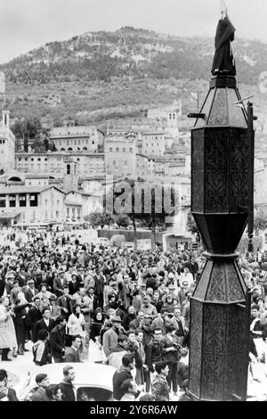 FESTA DI SAN GIORNATE TOWNFOLK A ST UBALDO GUBBIO; 18 MAGGIO 1962 Foto Stock