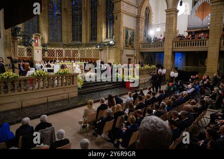 Lussemburgo, Lussemburgo. 26 settembre 2024. Papa Francesco incontra la comunità cattolica lussemburghese nella cattedrale di Notre Dame durante il suo viaggio apostolico in Lussemburgo il 26 settembre 2024. Crediti: Adam Ján Figeľ/Alamy Live News. Foto Stock