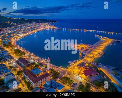 Splendida immagine aerea della città di Zante sull'isola greca di Zante durante il tramonto. 16 settembre 2024 Foto Stock