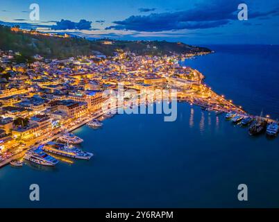 Splendida immagine aerea della città di Zante sull'isola greca di Zante durante il tramonto. 16 settembre 2024 Foto Stock
