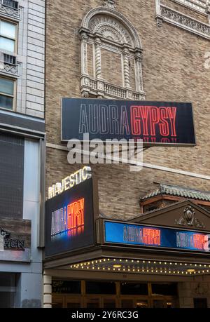 Il padiglione del Majestic Theatre presenta Audra McDonald in "Gypsy", 245 W. 44th Street, Times Square, New York City, USA 2024 Foto Stock