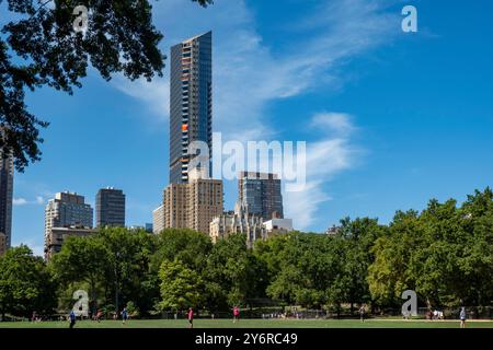 50 West 66th St. È un condominio di 69 piani che si affaccia su Central Park, nella parte superiore ovest, 2024, NYC, USA Foto Stock