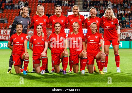 Enschede, Paesi Bassi. 26 settembre 2024. ENSCHEDE, PAESI BASSI - SETTEMBRE 26: Foto della squadra fc twente durante il secondo turno di qualificazione della UEFA Champions League femminile tra FC Twente e ZNK Osijek a De Grolsch veste il 26 settembre 2024 a Enschede, Paesi Bassi. (Foto di Raymond Smit/Orange Pictures) credito: Orange Pics BV/Alamy Live News Foto Stock