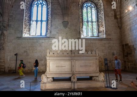 Tomba di Alexandre Herculano scrittore, poeta e storico presso il monastero di Jerónimos, Belém, Lisbona, Portogallo, Europa. Foto Stock