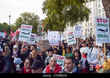 Londra, Inghilterra, Regno Unito. 26 settembre 2024. I manifestanti si riuniscono fuori Downing Street chiedendo al governo del Regno Unito di smettere di armare Israele, mentre Israele attacca il Libano e continua la sua guerra a Gaza. (Credit Image: © Vuk Valcic/ZUMA Press Wire) SOLO PER USO EDITORIALE! Non per USO commerciale! Foto Stock