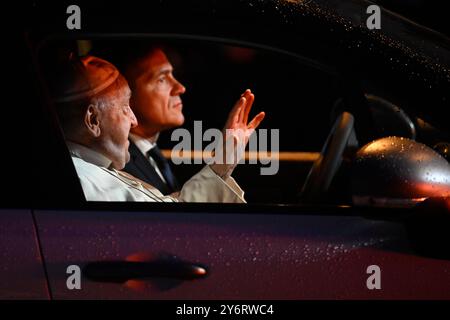 Steenokkerzeel, Belgio. 26 settembre 2024. Papa Francesco nella foto all'arrivo dell'aereo Papale all'aeroporto militare di Melsbroek a Steenokkerzeel giovedì 26 settembre 2024. Il capo della Chiesa cattolica Papa Francesco, nato Jorge Mario Bergoglio, è in visita in Belgio dal 26 al 29 settembre, per celebrare il seicentesimo anniversario delle università KU Leuven e UCLouvain. BELGA FOTO DIRK WAEM credito: Belga News Agency/Alamy Live News Foto Stock