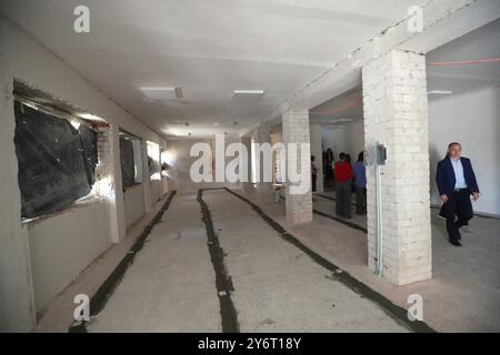 CHERNIHIV, UCRAINA - 24 SETTEMBRE 2024 - la costruzione della scuola secondaria n.. 13 attualmente subisce riparazioni, Chernihiv, Ucraina settentrionale Foto Stock