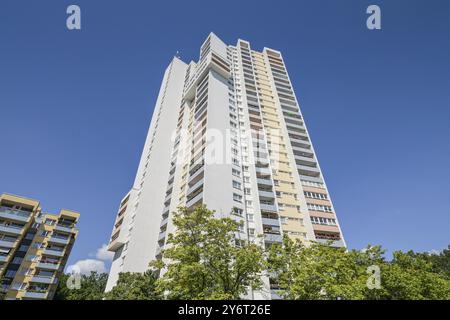 Edificio residenziale a torre ideale, Fritz-Erler-Allee 120, Gropiusstadt, Neukoelln, Berlino, Germania, Europa Foto Stock