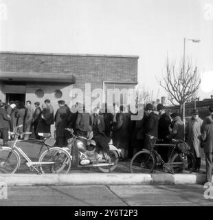 VACCINO PICCOLI VAIOLO SOUTHAMPTON CODA VACCINAZIONE 22 GENNAIO 1962 Foto Stock