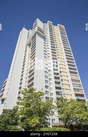 Edificio residenziale a torre ideale, Fritz-Erler-Allee 120, Gropiusstadt, Neukoelln, Berlino, Germania, Europa Foto Stock