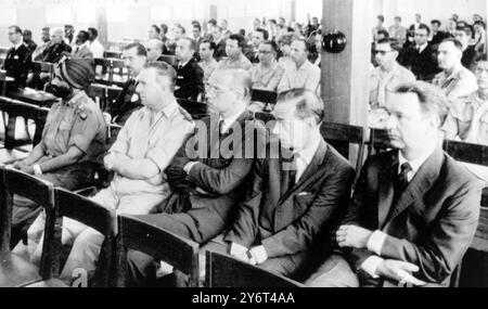 SERVIZIO ECCLESIASTICO PER UFFICIALE DELLA CROCE ROSSA TARDIVA / 14 GENNAIO 1962 Foto Stock