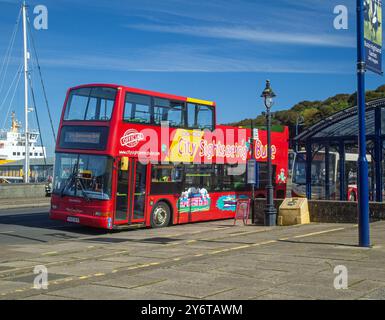 Rothesay, Bute, Argyll & Bute, Scozia, 18 settembre 2024, l'autobus turistico della città. Foto Stock