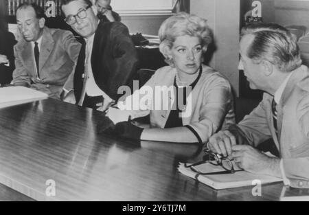 LA CANTANTE ROSEMARY CLOONEY CON IL MARITO JOSE FERRER A SANTA MONICA, 21 OTTOBRE 1961 Foto Stock