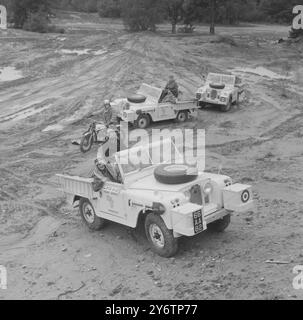 GLI UOMINI DELL'ESERCITO BRITANNICO SI ADDESTRANO CON LA RAF PER LA SPEDIZIONE TRANS AFRICA 27 SETTEMBRE 1961 Foto Stock