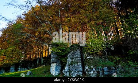 Valle delle Sfingi. Paesaggio autunnale. Velo Veronese. Provincia di Verona. Veneto, Italia Foto Stock