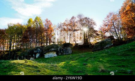 Valle delle Sfingi. Paesaggio autunnale. Velo Veronese. Provincia di Verona. Veneto, Italia Foto Stock