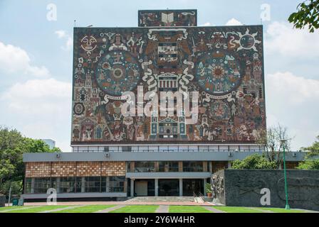 Città del Messico, Messico; 09 12 2017; la facciata della Biblioteca centrale dell'Universidad Nacional Autónoma de México. Foto Stock