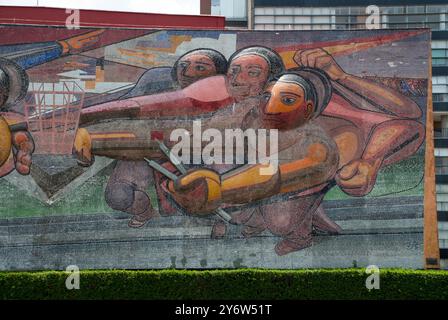 Città del Messico, Messico; 09 12 2017; murale dell'edificio della canonica nella città universitaria di Universidad Nacional Atónoma de México. Foto Stock