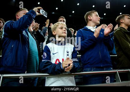 Londra, Regno Unito. 26 settembre 2024. Londra, Inghilterra, settembre 26 2024: Tifoso del Tottenham Hotspur durante la partita di UEFA Europa League tra Tottenham Hotspur e Qarabag FK al Tottenham Hotspur Stadium di Londra, Inghilterra. (Pedro Porru/SPP) credito: SPP Sport Press Photo. /Alamy Live News Foto Stock