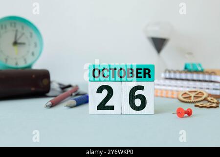 Ottobre 26 ottobre 26 testo della data del calendario su blocchi di legno con spazio di copia per le idee.ndar testo della data su blocchi di legno con spazio di copia per le idee. Poliziotto Foto Stock