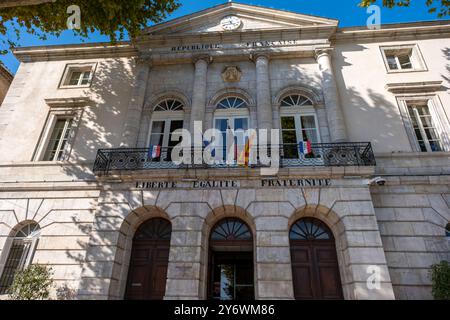 Facciata del municipio della "Fraternità Liberty Equality" della "Repubblica francese" nel villaggio provenzale Foto Stock