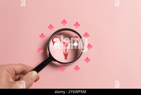 Concetto femminile sano, controllo del sistema riproduttivo utero, trattamento della fertilità, sindrome dell'ovaio policistico, trattamento del cancro ovarico ed esame. Foto Stock