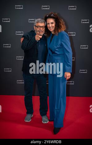 Filmfest Hamburg Malika Rabahallah mit Mohammad Rasoulof bei der Eröffnung des Filmfests Hamburg am 26.09.2024, Deutschland *** Filmfest Hamburg Malika Rabahallah con Mohammad Rasoulof all'apertura del Filmfest Hamburg il 26 09 2024, Germania Copyright: XNikolaixKislichkox 6M6A9374 Foto Stock