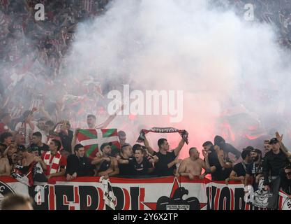 Roma, Italia. 26 settembre 2024. I tifosi dell'Athletic Bilbao sono visti durante una partita di UEFA Europa League tra Roma e Athletic Bilbao a Roma, Italia, il 26 settembre 2024. Crediti: Li Jing/Xinhua/Alamy Live News Foto Stock