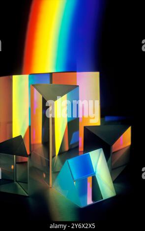 Prismi e spettro luminoso astratto Foto Stock