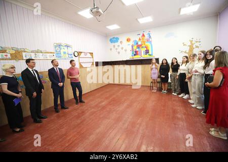 Non esclusiva: CHERNIHIV, UCRAINA - 24 SETTEMBRE 2024 - l'edificio della scuola secondaria n.. 13 attualmente in riparazione, Chernihiv, Ukrai settentrionale Foto Stock