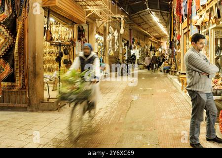 Taroudant, bicicletta sul mercato. Sous Valley, Anti Atlante Marocco. Foto Stock