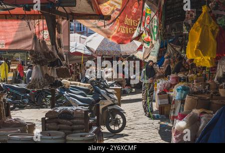 Balikpapan, Indonesia - 26 giugno 2024. Questo mercato tradizionale Pandan Sari è considerato completo e conveniente. Foto Stock