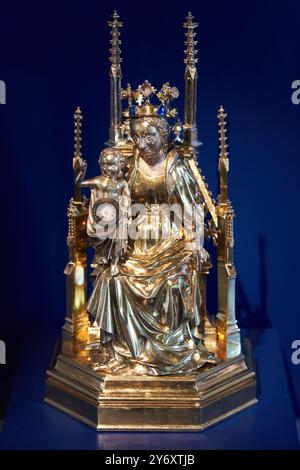 Reliquiario della Vergine col bambino per il Sacro cordone ombelicale di Cristo, Parigi (?), 1407, argento dorato, vetrate colorate, dal tesoro della chiesa di No Foto Stock