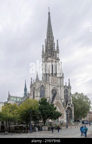 Nancy, Francia - Vista della Basilica di Saint-Epvre, costruita in architettura gotica tra il 1864 e il 1874 dall'architetto Prosper Morey. Foto Stock