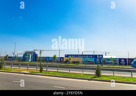 Tashkent, Uzbekistan - 28 agosto 2023: Costruzione della città olimpica. Sviluppo e miglioramento della città. Foto Stock