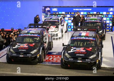 Il pilota Sebastien Ogier e il co-pilota Vincent Landais e Drive Kalle Rovanpera e il co-pilota Jonne Halttunen e il pilota Elfyn Evans e il co-pilota Scott Martin, del Team Toyota Gazoo Racing WRT guidano la Toyota GR Yaris Rally1 Hybrid, in Ceremonial Start a Concepcion, Plaza de la Independencia, durante il FIA World Rally Championship WRC Rally Chile Bio Bio 2024 26 Sept Concepcion, Cile Foto Stock