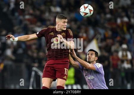 Artem Dovbyk dell'AS Roma e Ander Herrera dell'Athletic Club Bilbao durante la partita di calcio Europa League tra AS Roma e Athletic Club Bilbao allo stadio Olimpico di Roma (Italia), 26 settembre 2024. Foto Stock