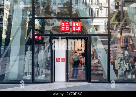 Nizza, Francia - 27 luglio 2024: Negozio Uniqlo nel centro di Nizza Foto Stock